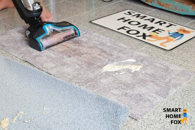 Ketchup nach der Reinigung auf einem Teppich